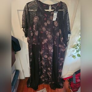 TORRID Black Floral Lace Sleeve Maxi Dress - Black with Blush Floral